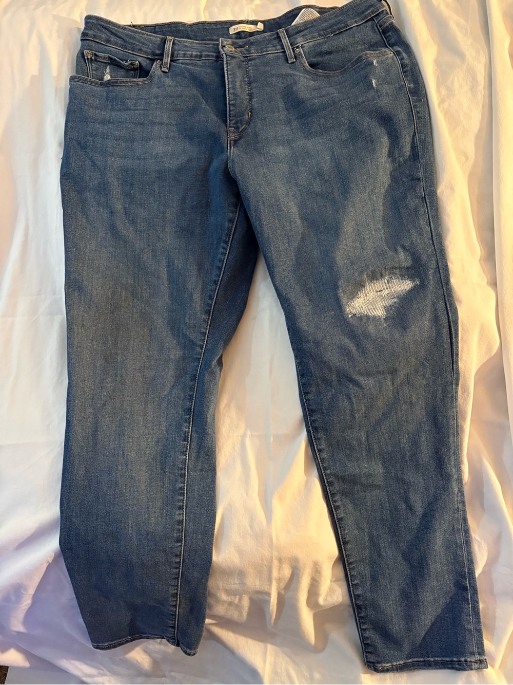 Levi's Women's Straight Leg Jeans in Distressed Blue